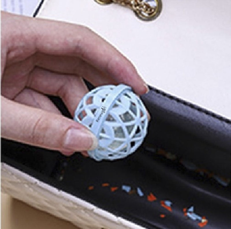 Clean Purses & Bags: Use your Renewgoo cleaning balls as the new and easy way to keep all your bags clean. Inner sticky ball rolls around in your bad and picks up all the dirt, dust, and crumbs