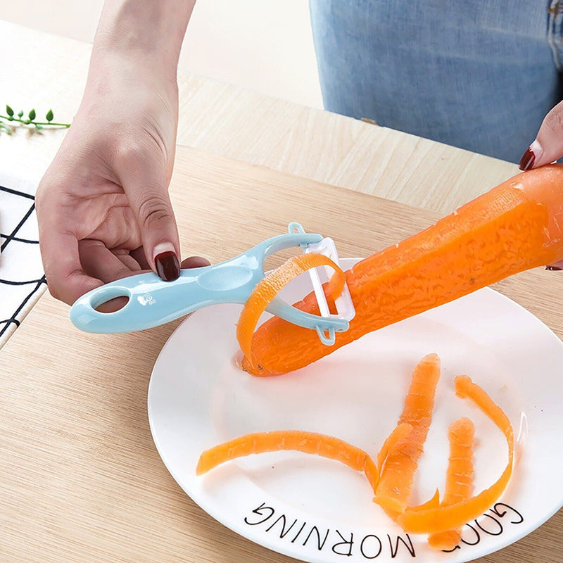 The GooChef Ceramic Peeler has a sharp long-lasting blade for effective peeling time and time again